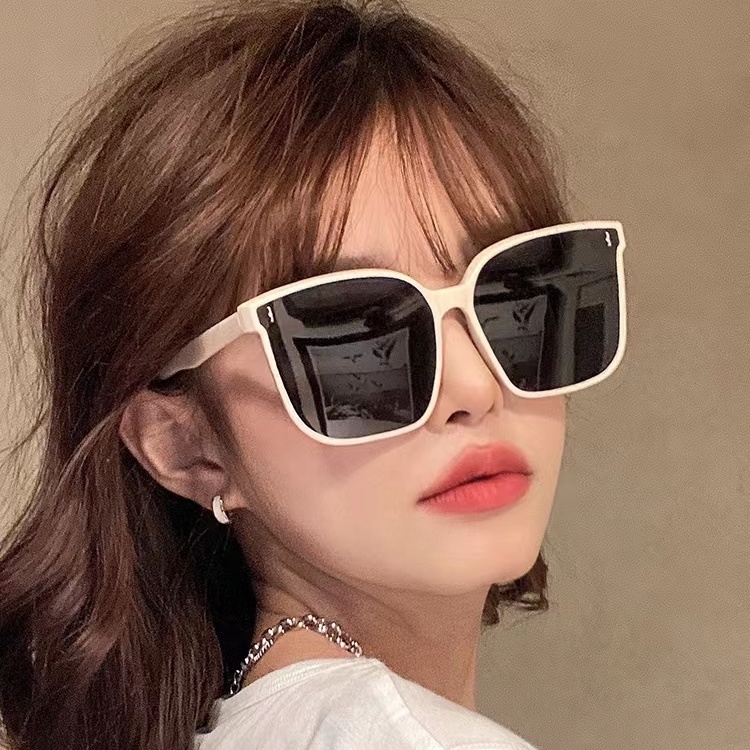 Kính Mát Thời Trang Nữ Chống Tia UV Phong Cách Mới 2023