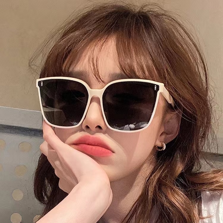 Kính Mát Thời Trang Nữ Chống Tia UV Phong Cách Mới 2023