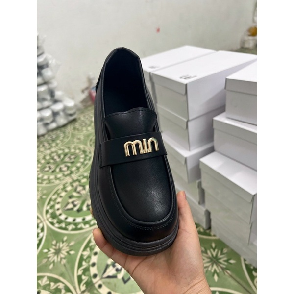 giầy đế nhẹ hàng qc chất da cao cấp đế hịn siêu hót chuẩn hình