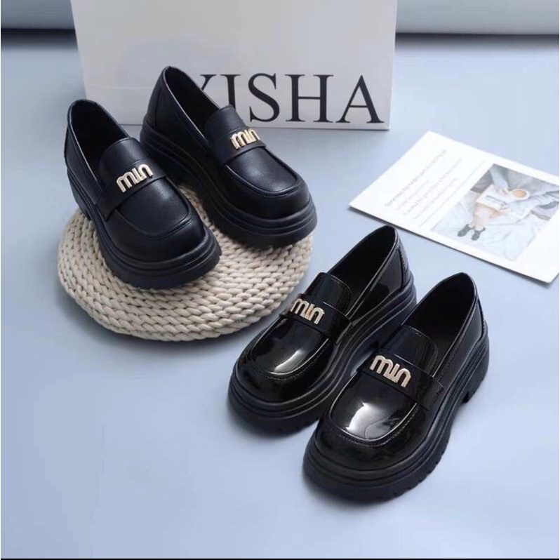 giầy đế nhẹ hàng qc chất da cao cấp đế hịn siêu hót chuẩn hình