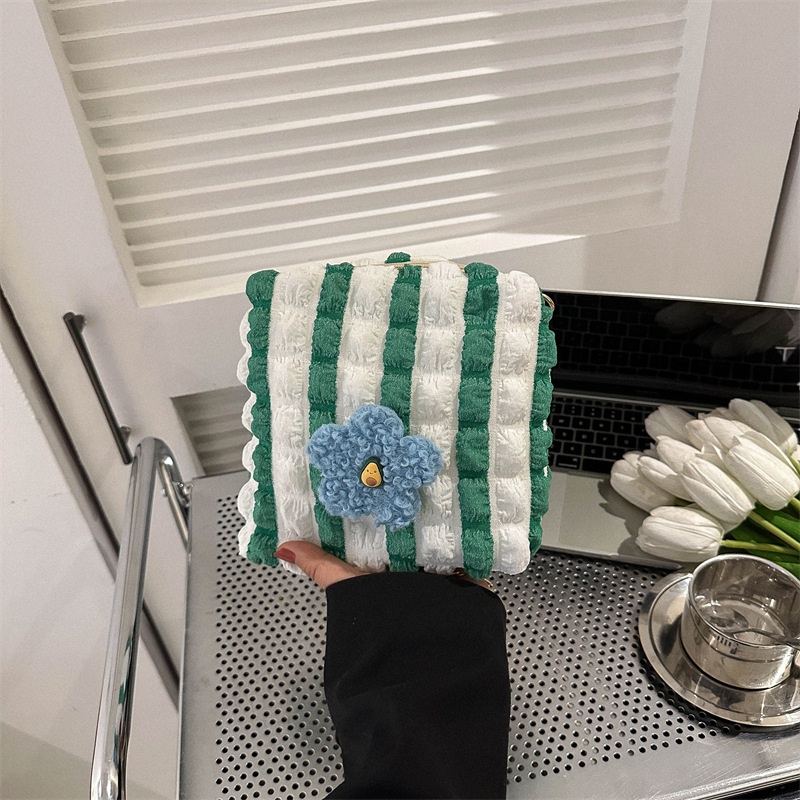 Túi Xách Đeo Vai Xếp Ly Phối Dây Xích Và Ngọc Trai Thời Trang Mùa Xuân 2023 Dành Cho Nữ