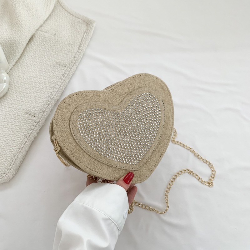 Túi Đeo Chéo Hình Trái Tim Đính Đinh Tán Thời Trang Cho Nữ