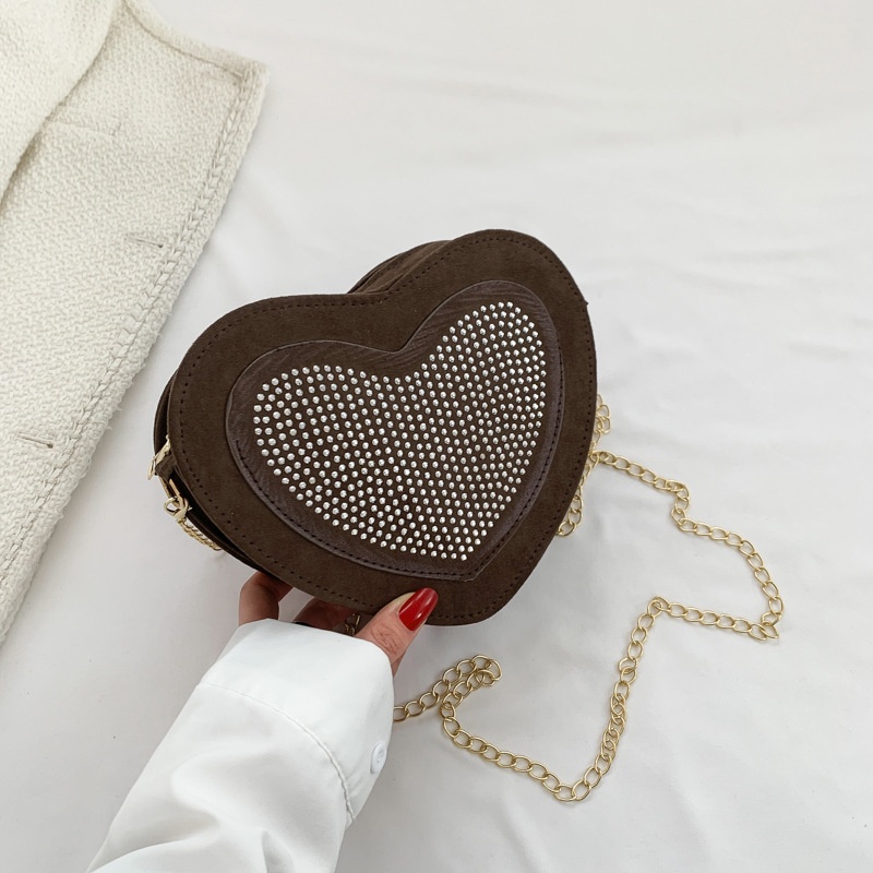 Túi Đeo Chéo Hình Trái Tim Đính Đinh Tán Thời Trang Cho Nữ