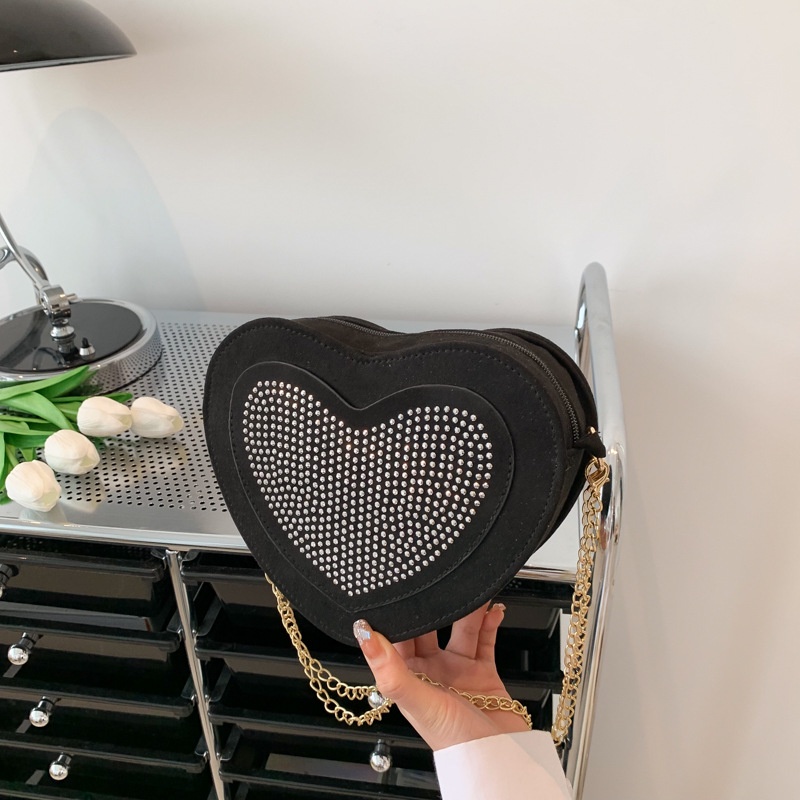 Túi Đeo Chéo Hình Trái Tim Đính Đinh Tán Thời Trang Cho Nữ