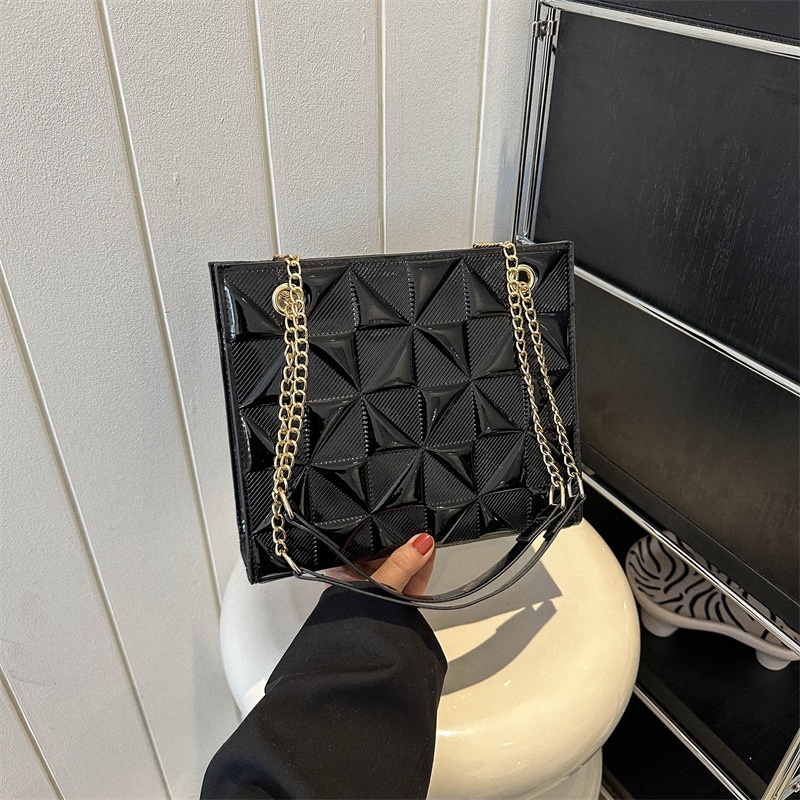 Túi Đeo Vai Hình Vuông Cỡ Nhỏ Đính Đá Phối Dây Đeo Sợi Xích Thời Trang Mùa Xuân 2023 Cho Nữ