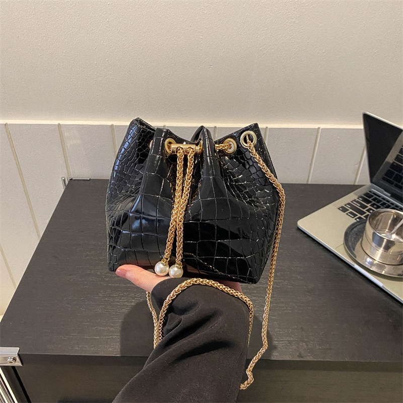 Túi Đeo Vai Cỡ Nhỏ Phối Dây Đeo Sợi Xích Độc Đáo Thời Trang Mùa Xuân 2023 Cho Nữ