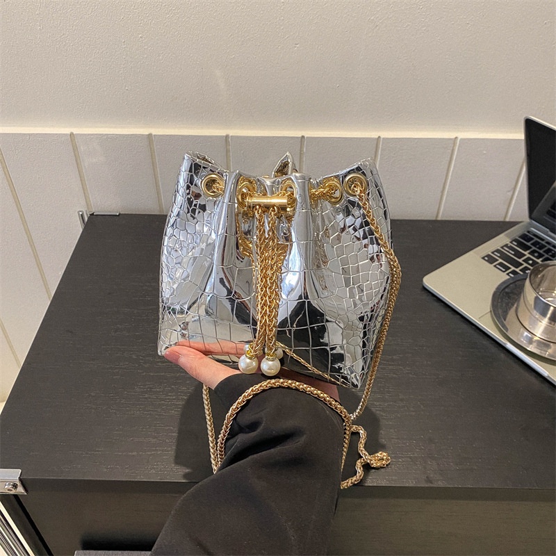 Túi Đeo Vai Cỡ Nhỏ Phối Dây Đeo Sợi Xích Độc Đáo Thời Trang Mùa Xuân 2023 Cho Nữ