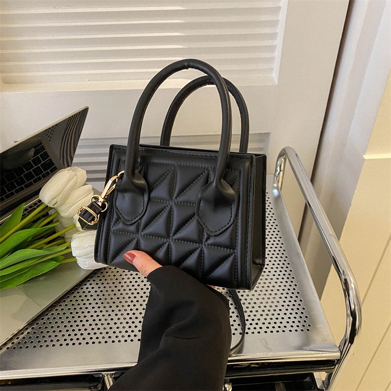 Túi Xách Cầm Tay Đính Đá Thời Trang Retro Đơn Giản Cá Tính 2023