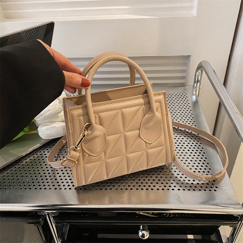 Túi Xách Cầm Tay Đính Đá Thời Trang Retro Đơn Giản Cá Tính 2023