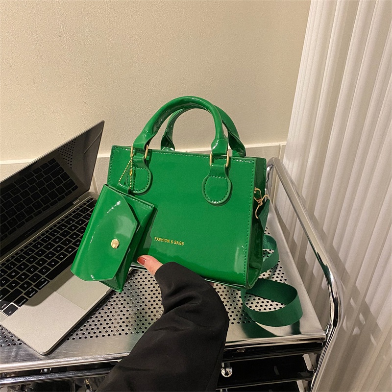 Túi Xách Thiết Kế Đơn Giản Dễ Phối Đồ Thời Trang Xuân 2023 Cho Nữ