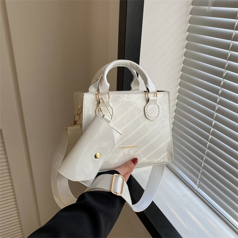 Túi Xách Thiết Kế Đơn Giản Dễ Phối Đồ Thời Trang Xuân 2023 Cho Nữ