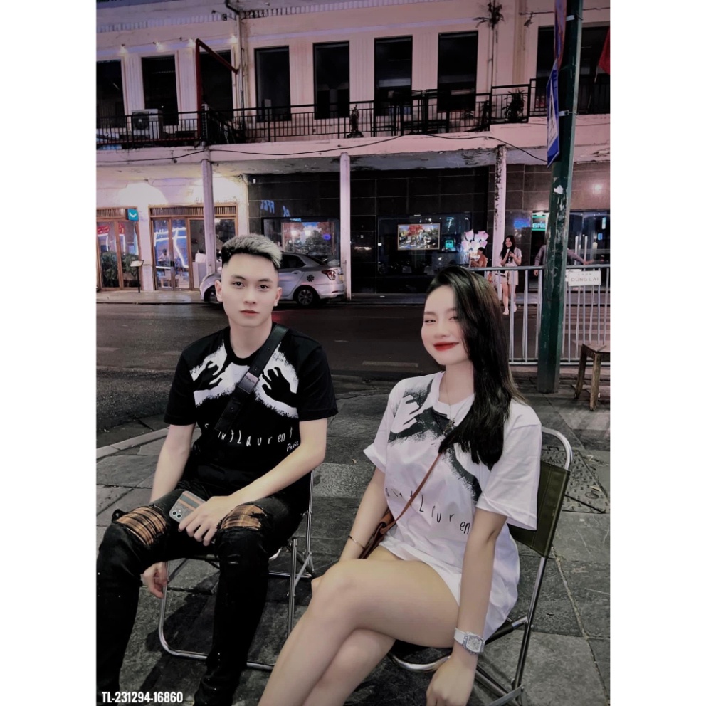 Áo Phông Tay Nam Nữ In Hình Đôi Bàn Tay Với Cổ Tròn - Áo Thun Nam Nữ Unisex Cao Cấp Chất Liệu Dày Dặn.