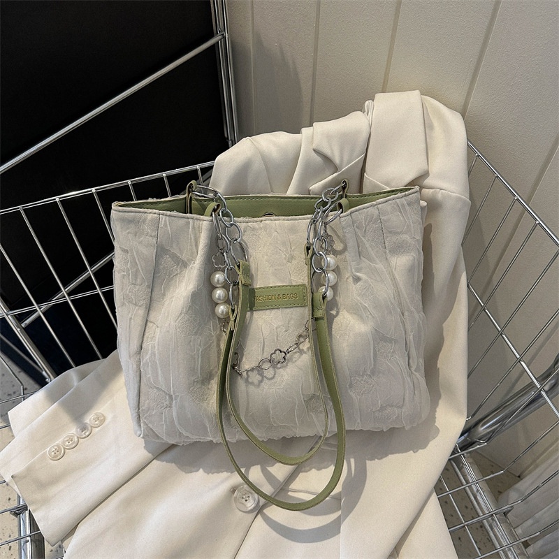 Túi Xách Đeo Vai Phối Dây Xích Và Ngọc Trai Thời Trang 2023 Dành Cho Nữ