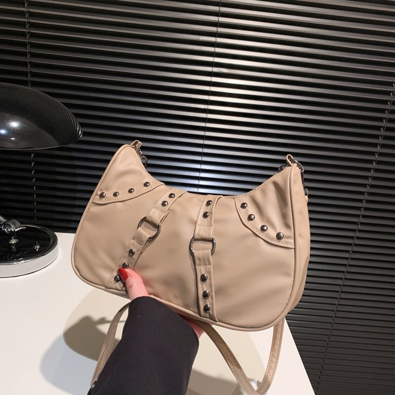 Túi Xách Đeo Vai Màu Trơn Đính Đinh Tán Thời Trang Mùa Xuân 2023 Cho Nữ