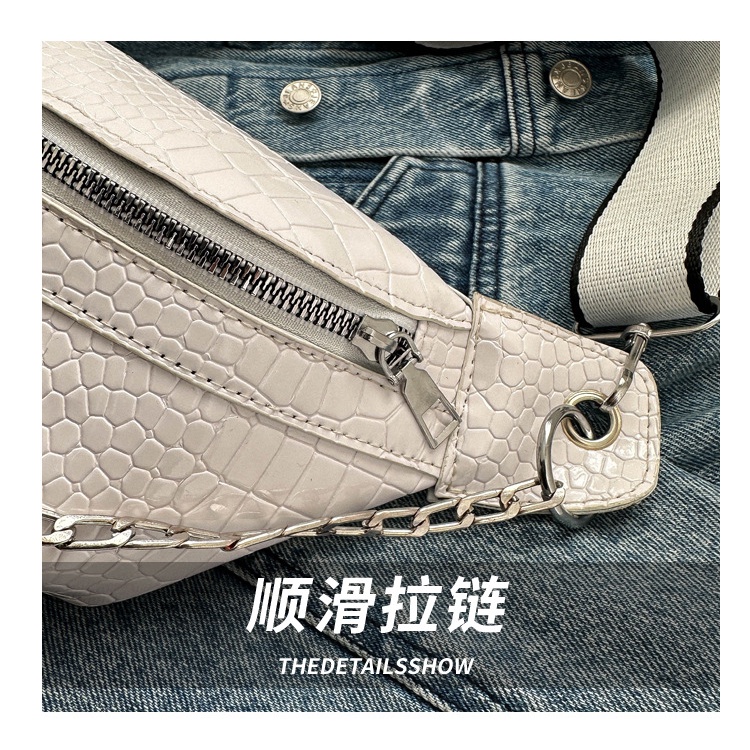 Túi Đeo Chéo Ngực Cỡ Nhỏ Phối Dây Xích Thời Trang Mùa Xuân 2023 Cho Nữ