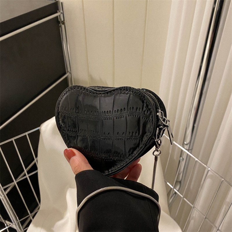 Túi Xách Đeo Vai Phối Dây Xích Hình Trái Tim Thời Trang Mùa Xuân 2023 Dành Cho Nữ