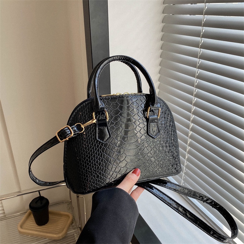 Túi Xách Đeo Vai Màu Laser Hình Vỏ Sò Thời Trang Mùa Xuân 2023 Cho Nữ