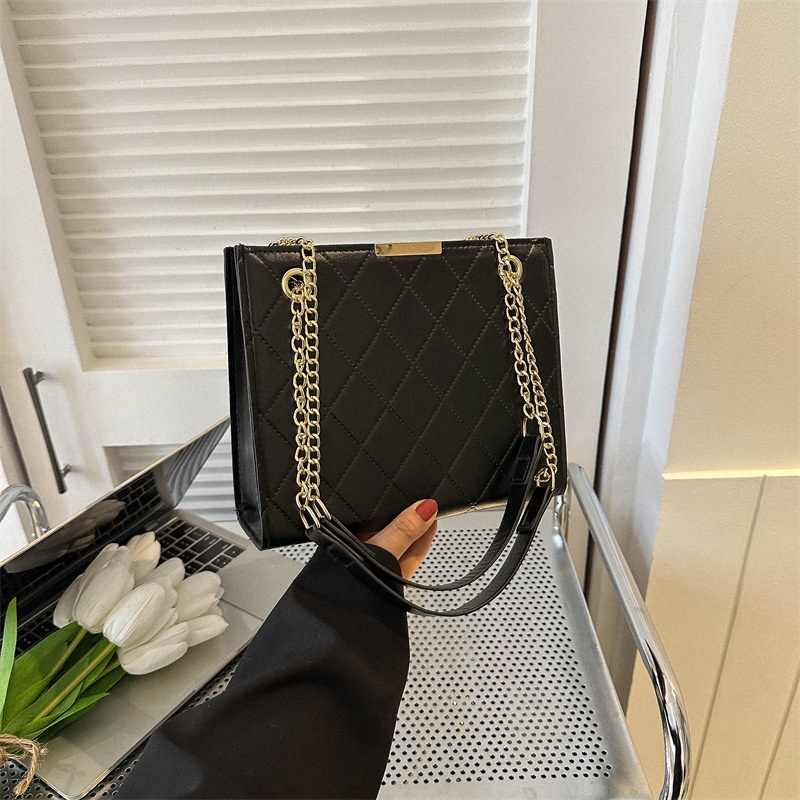 Túi Đeo Vai Màu Trơn Cỡ Lớn Phối Dây Xích Thời Trang Mùa Xuân 2023 Cho Nữ