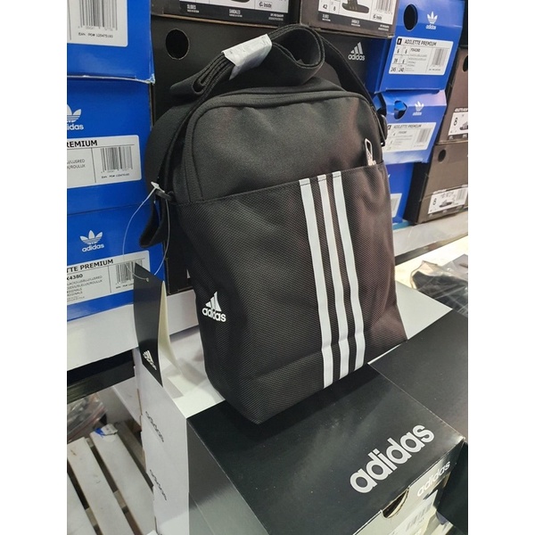 Túi đeo chéo adidas 3 ngăn khoá FM6881