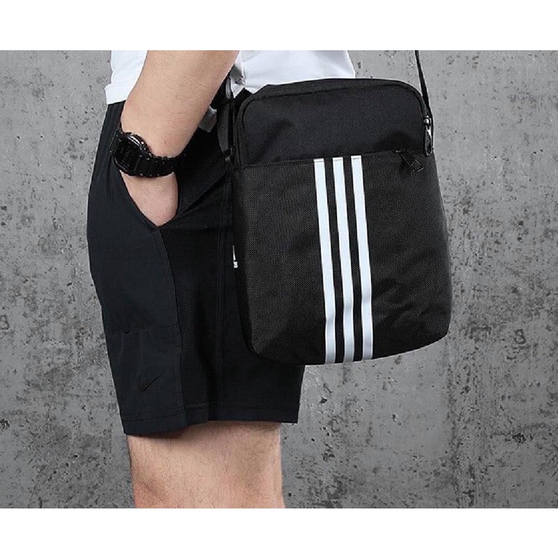 Túi đeo chéo adidas 3 ngăn khoá FM6881