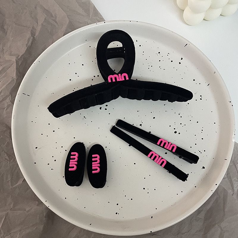 Xiao Xiangfeng Kẹp Tóc Da Lộn Họa Tiết Chữ Màu Đỏ Hồng Thời Trang Thu Đông 2022