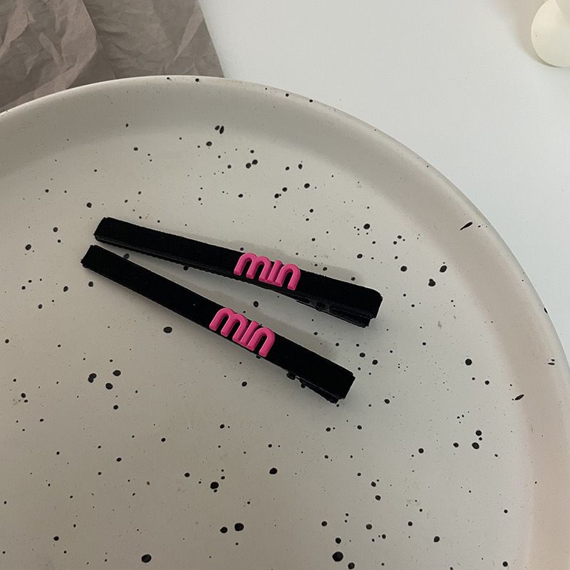 Xiao Xiangfeng Kẹp Tóc Da Lộn Họa Tiết Chữ Màu Đỏ Hồng Thời Trang Thu Đông 2022