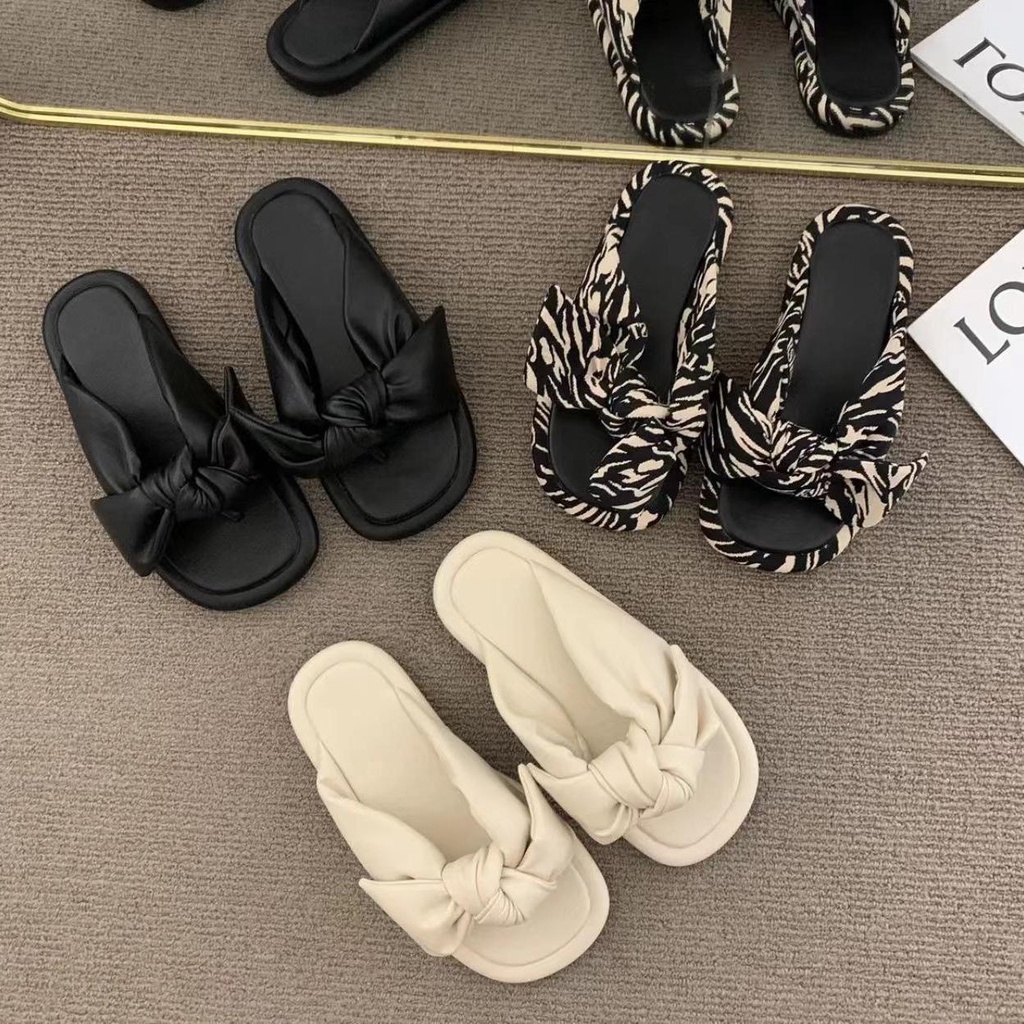 Dép Sandal Đế Phẳng Mềm Mại Thoải Mái Bền Bỉ Không Mài Họa Tiết Ngựa Vằn Thích Hợp Mang Ra Ngoài Mù