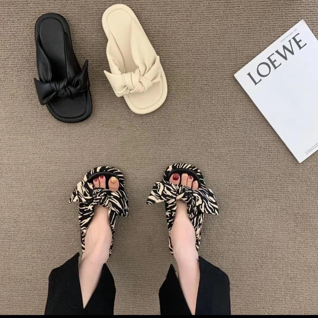 Dép Sandal Đế Phẳng Mềm Mại Thoải Mái Bền Bỉ Không Mài Họa Tiết Ngựa Vằn Thích Hợp Mang Ra Ngoài Mù