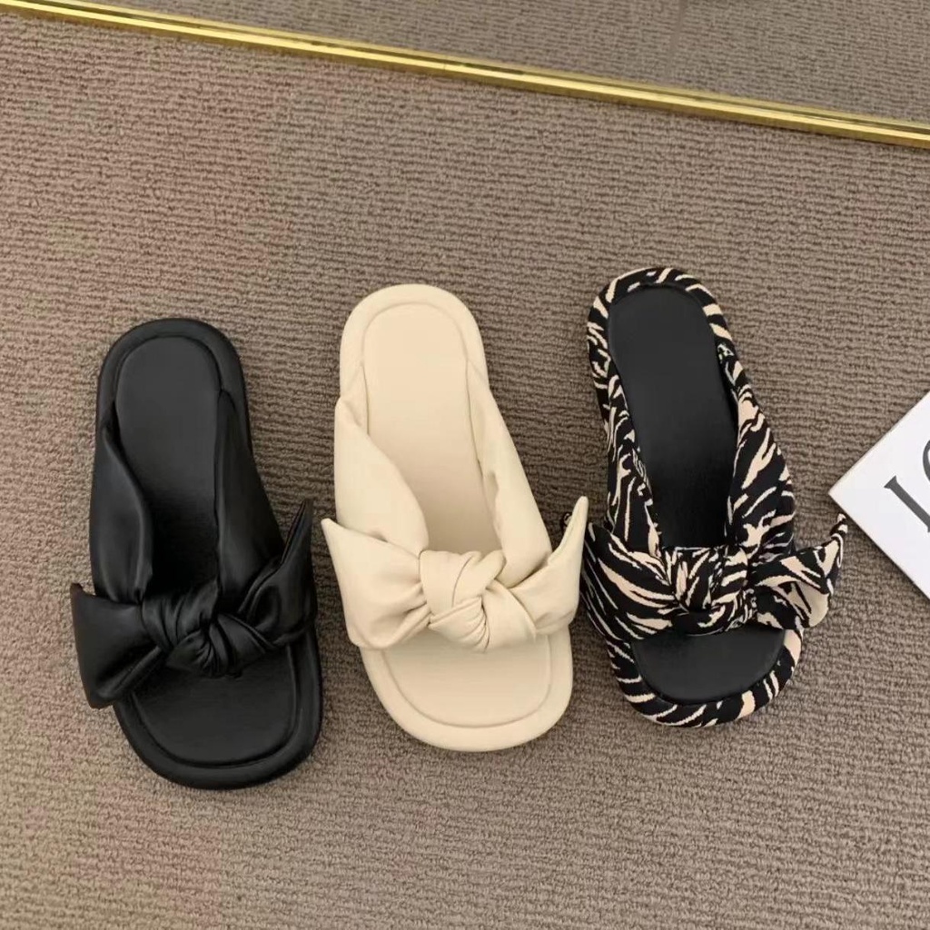 Dép Sandal Đế Phẳng Mềm Mại Thoải Mái Bền Bỉ Không Mài Họa Tiết Ngựa Vằn Thích Hợp Mang Ra Ngoài Mù