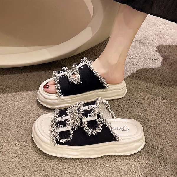 Dép đi biển quai ngang đế dày hòa tan