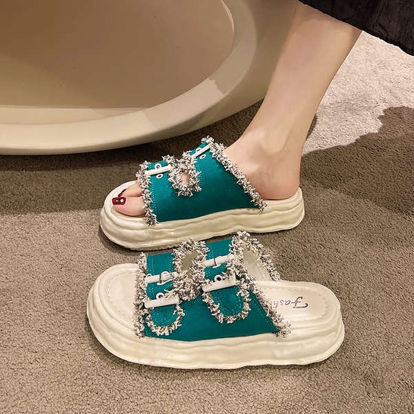 Dép đi biển quai ngang đế dày hòa tan