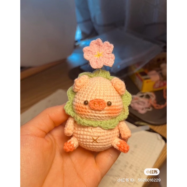 Móc chìa khoá len bé heo má hồng đầu trồng hoa dễ thương handmade