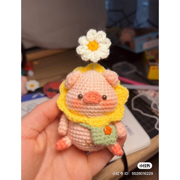 Móc chìa khoá len bé heo má hồng đầu trồng hoa dễ thương handmade