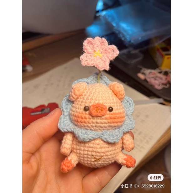 Móc chìa khoá len bé heo má hồng đầu trồng hoa dễ thương handmade