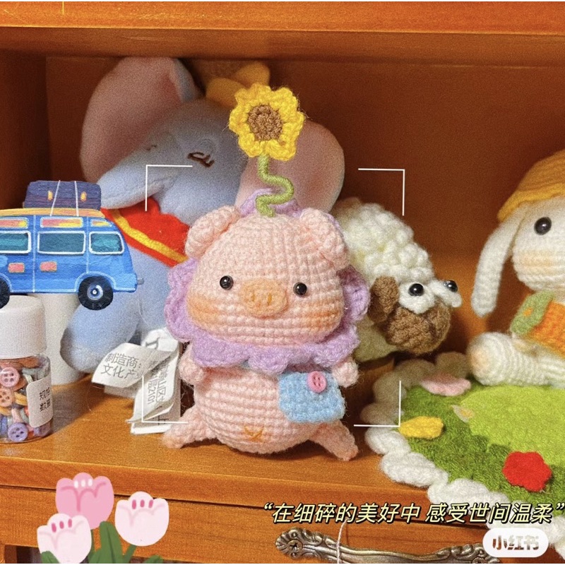 Móc chìa khoá len bé heo má hồng đầu trồng hoa dễ thương handmade