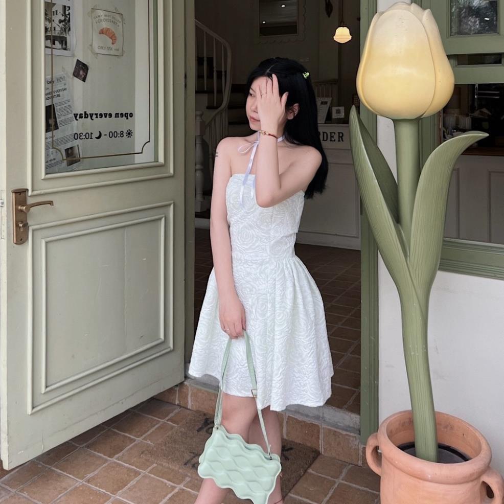 Váy cúp ngực đầm dáng xòe tiểu thư chất xốp hoa hồng nổi kiểu công chúa bồng bềnh Rosie Dress | BigBuy360 - bigbuy360.vn