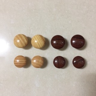 Núm tủ nhựa tròn giả gỗ kèm ốc