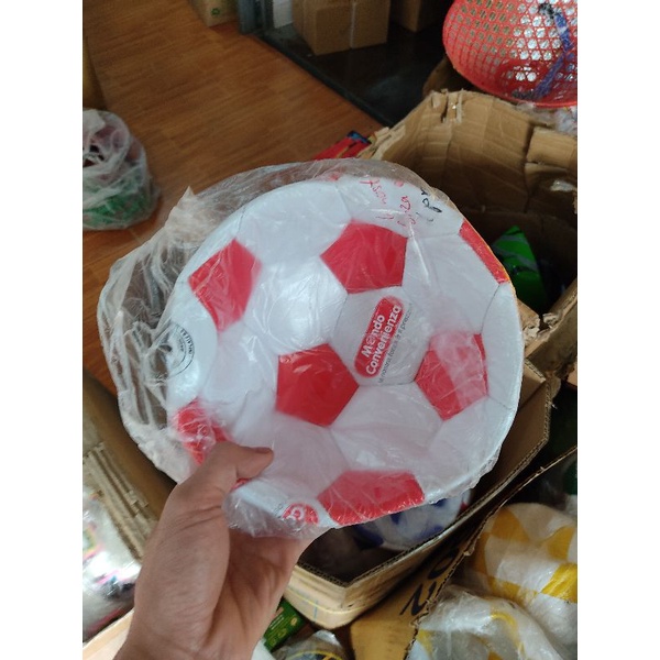 Quả bóng đá phong cách cổ điển màu xanh trắng tặng kim bơm