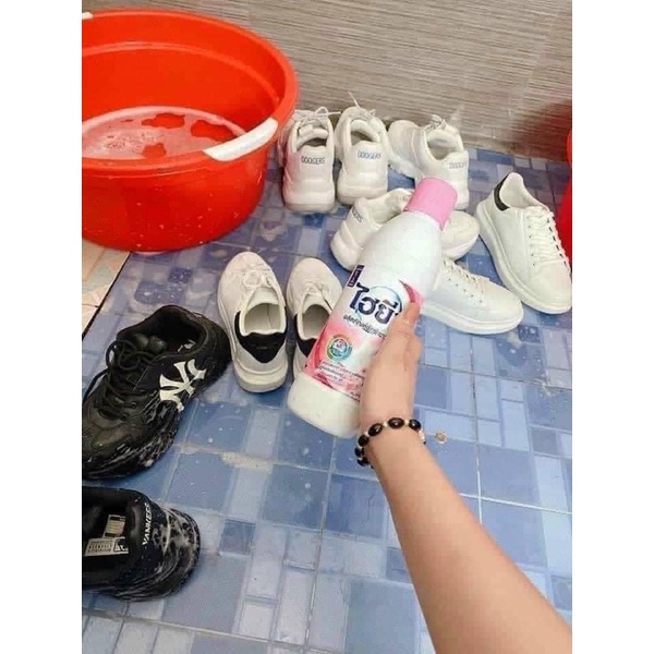 Nước tẩy trắng quần áo Thái Lan