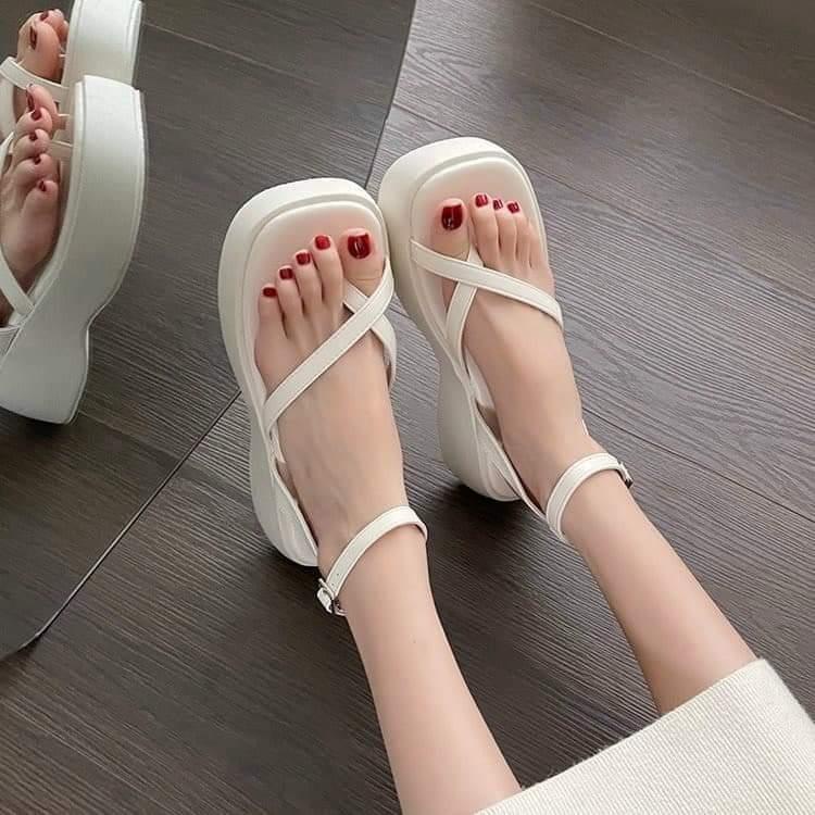 Sandal Nữ Đế Xuồng 7cm Quai Dây Xỏ Ngón 2023
