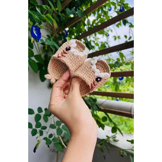 dép baby shark dễ thương bằng len handmade cho bé