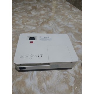 Máy chiếu cũ Sony dw240 độ phân giải cao