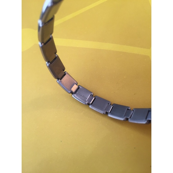 Vòng tay Titan nguyên chất khắc hiệu cho Nam và Nữ