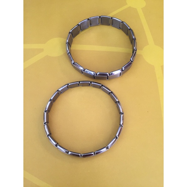 Vòng tay Titan nguyên chất khắc hiệu cho Nam và Nữ