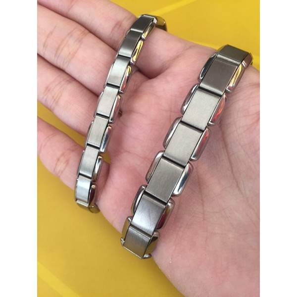 Vòng tay Titan nguyên chất khắc hiệu cho Nam và Nữ