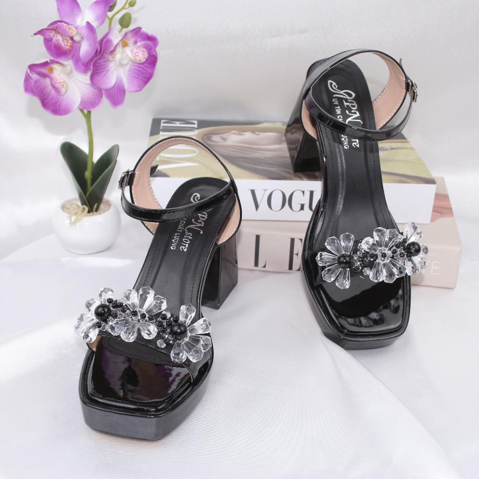 Giày cao gót đúp vuông 9p quai bản ngang hở gót kết khóa đính pha lê SD79  - RS