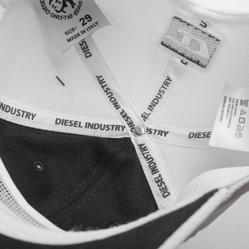 Mũ nón Diesel wash rách bụi bặm