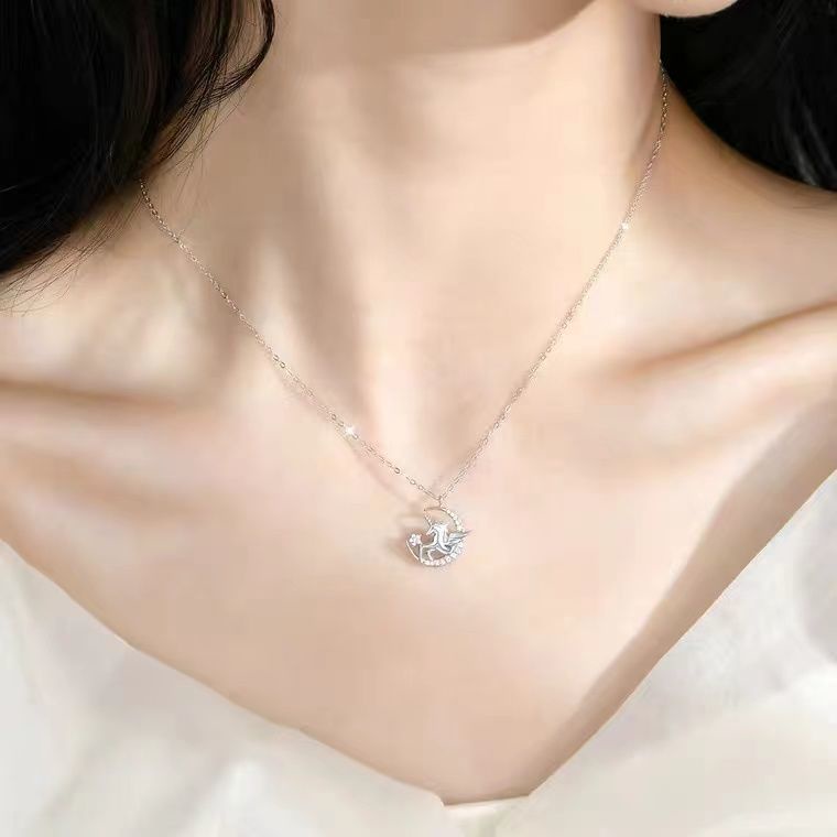 Vòng cổ Mạ Bạc 925 Mặt Hình Ngựa Một Sừng Đính Đá Sang Trọng