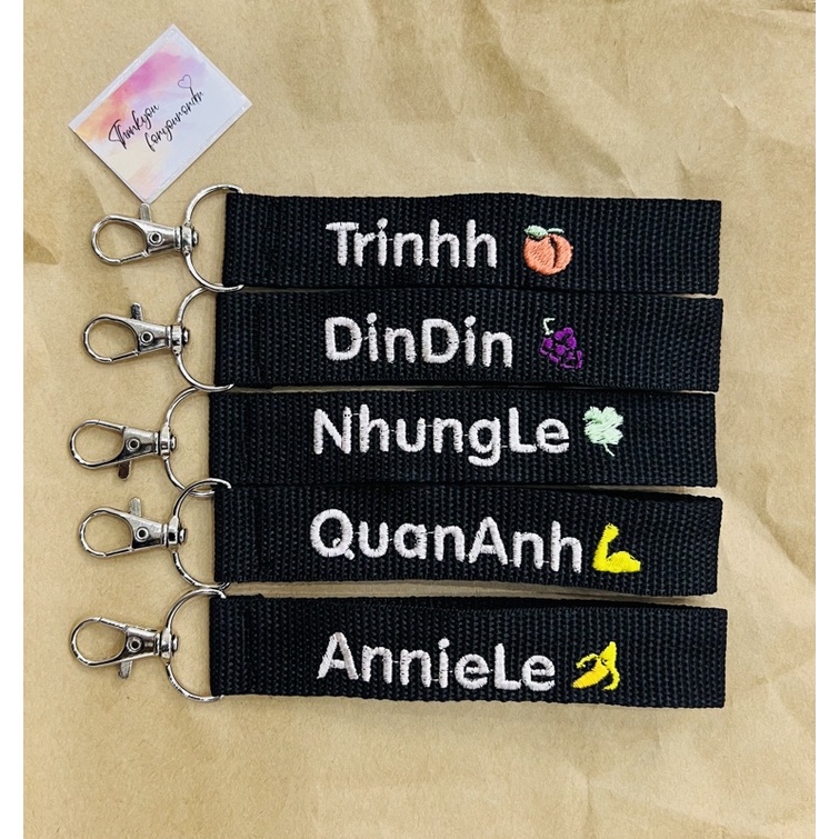 Nametag móc khoá thêu tên