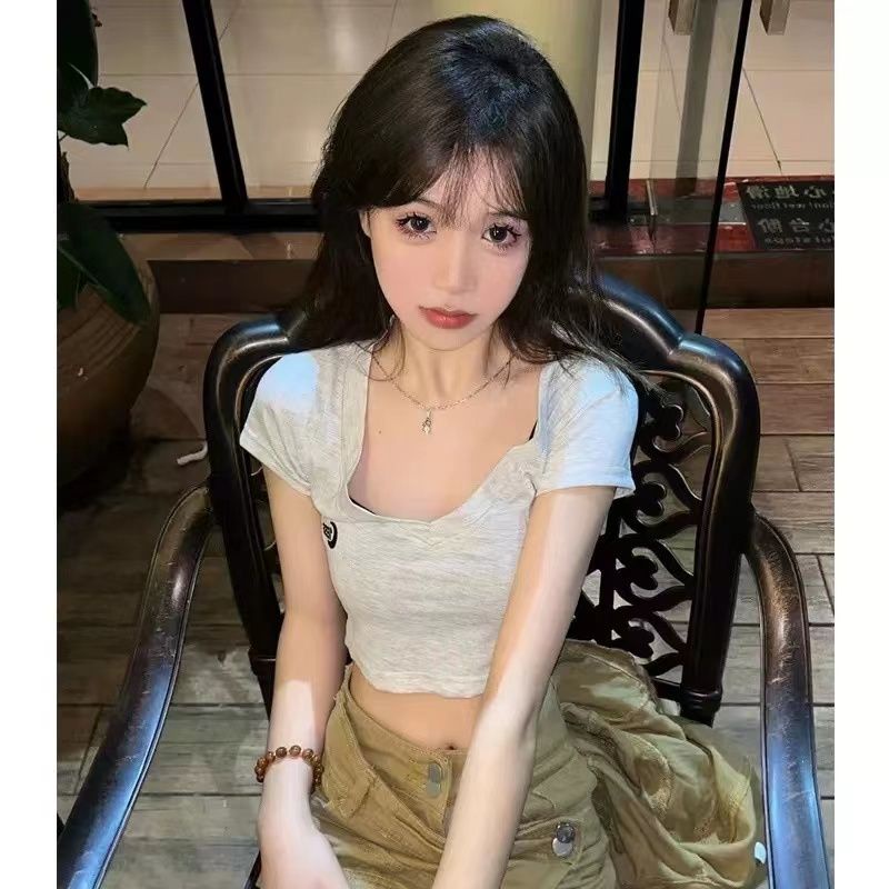 Áo Thun Nữ Ngắn Tay Cổ Chữ V Thêu Hoa Thời Trang